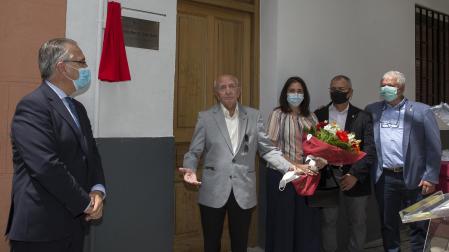 Placa en homenaje a Julio Martín Caro-Soto