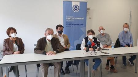La nueva presidenta Marisol Villar ha estado arropada por parte del Patronato de la Fundación (Joaquín Fernández, Alejandra Alfaro, Ignacio Ugalde, Gonzalo Galbete y Fernando Repáraz) y por el vicepresidente Ramón Navarro