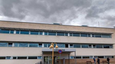 Exterior del edificio de consultas del Hospital García Orcoyen de Estella.