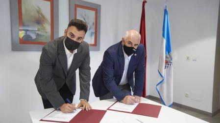 El vicepresidente José Mª Aierdi y el alcalde de Zizur Mayor, Jon Gondán.