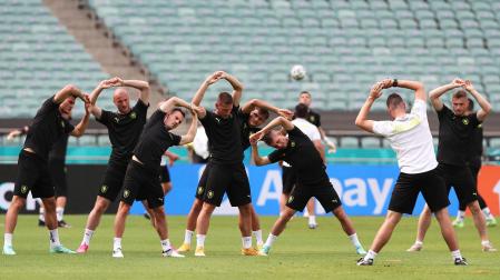 Los jugadores de la República Checa se ejercitan en el estadio de Baku
