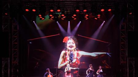 Escena de la ópera 'Carmen', producida por el catalán Àlex Ollé para el Nuevo Teatro Nacional de Tokio
