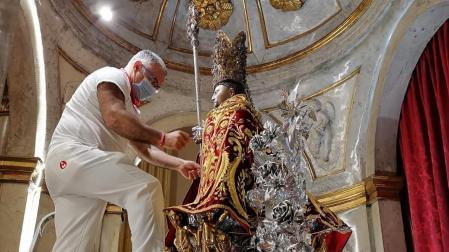 El santo luce sus mejores galas.