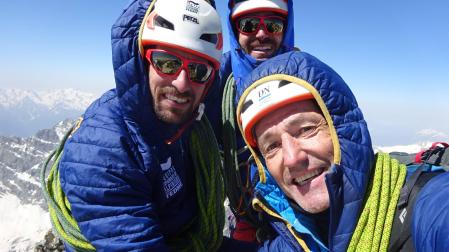 En la cumbre del Shkhelda, cima de 4.360m