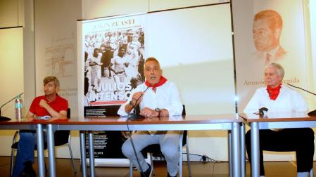 De izquierda a derecha, Ángel Gómez Escolar, Jokin Zuasti y Joe Dister, durante la presentación.