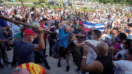 Enfrentamientos entre manifestantes en La Habana.