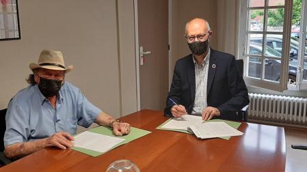 El convenio para el desarrollo del programa ha sido firmado por el Director General de Derechos Sociales, Andrés Carbonero, y el presidente de la Federación Gaz Kaló, José Jiménez