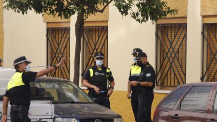 Un hombre ha matado este jueves a su pareja sentimental con un disparo de escopeta en la puerta de un colegio de Málaga.