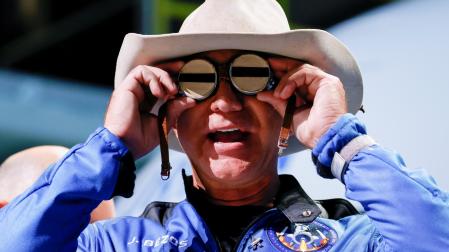 El magnate Jeff Bezos, tras su viaje al espacio.