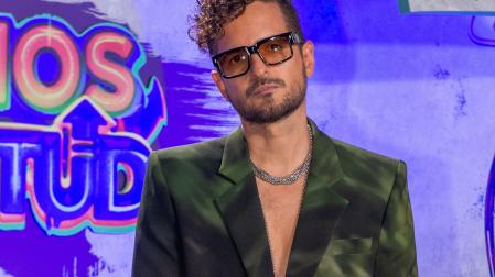 El cantante puertorriqueño Tommy Torres posa a su llegada para la gala de entrega de los Premios Juventud