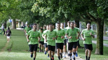 Etxeberria, Gastón, Fernández, Del Arco y Pereira (uno de los tres fichajes), encabezando al grupo ayer.