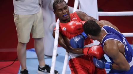 Enmanuel Reyes durante su combate de boxeo