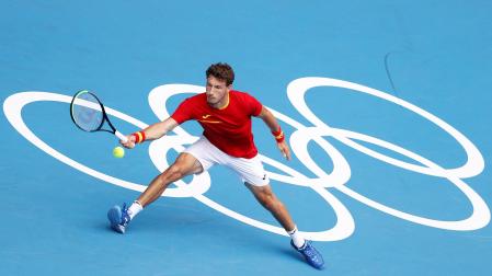 Pablo Carreño devuelve una pelota durante el choque de semifinales contra el ruso Karén Jachánov