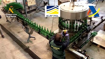 En la operación se han incautado más de 600 toneladas de semillas y plantas, así como 116.000 litros de bebidas espirituosas