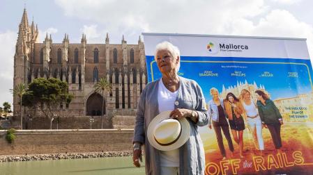 Judi Dench posa durante la presentación en el marco del Atlántida Mallorca Film Festival