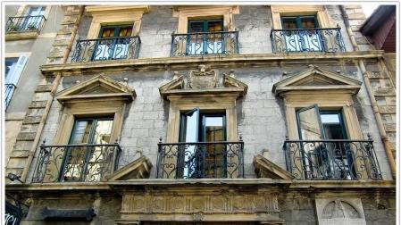 Fachada actual del palacio Casadevante en Hondarribia