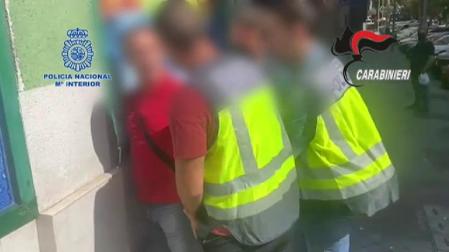 El arrestado, considerado uno de los prófugos más buscados de Italia, ha sido localizado con documentación portuguesa falsa, seis teléfonos móviles y casi 6.000 euros en efectivo en billetes de 200 euros.