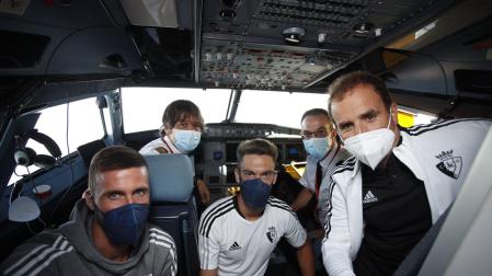 La expedición ha aterrizado a las 12 hora española y ya se encuentra en el hotel esperando a que llegue la histórica cita en Anfield