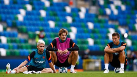 Jorginho, Marcos Alonso y César Azpilicueta durante la sesión de entrenamiento previa a la final de la Supercopa de Europa
