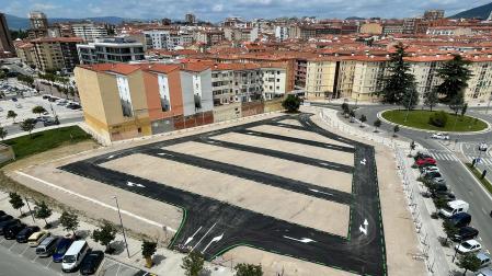 Está ubicado junto a las calles Blas de la Serna y Río Ultzama