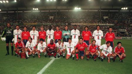 Los protagonistas de aquel partido en El Sadar. Weah, el sexto de la fila de arriba