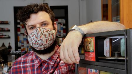 Luis González, fundador de esta fábrica artesanal de casetes