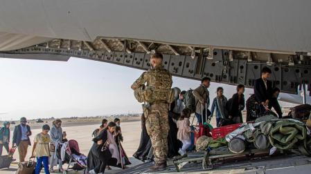 Uno de los aviones fletados por Reino Unido para evacuar a sus ciudadanos y colaboradores de Afganistán