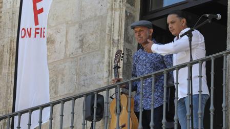 El Flamenco On Fire inicia hoy su edición de 2021 con el concierto en Estella de Ángel Ocray y Luis Chaves 'El Piti' en el balcón de la Oficina de Turismo de Estella