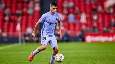Pedri durante el duelo entre Athletic y Barcelona