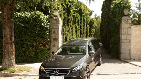 Salida del coche fúnebre con los restos mortales de Beatriz Arrastia de casa de Isabel Preysler
