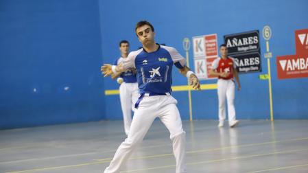 Peña II se perfila para golpear la pelota