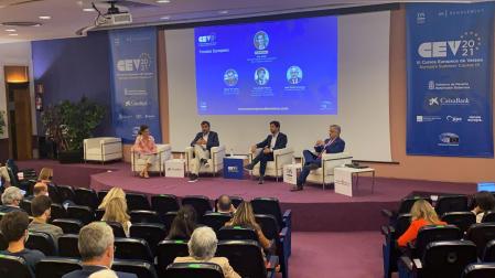 Mesa redonda con Ana Ursúa, Miguel Gil, Toni Roldán y Juan Miguel Sucunza