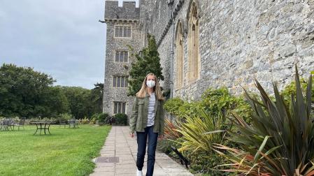 La princesa Leonor de Borbón, a su llegada al UWC Atlantic College de Gales.