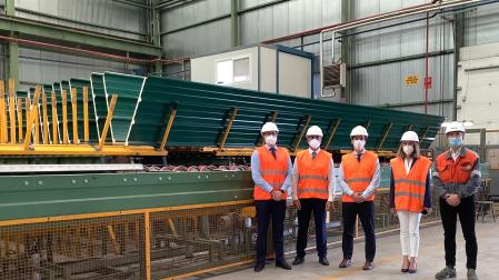 El consejero Irujo, durante su visita a una planta de ArcelorMittal