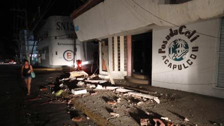Vista de daños en negocios debido al sismo de 7,1