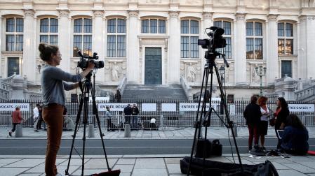Los medios toma posiciones en el exterior del Palacio de Justicia de París este miércoles por la mañana ante el inicio del juicio