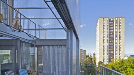 Una terraza en un edificio de Lacaton-Vassal en Chalon-sur-Saône / Prés-Saint-Jean.