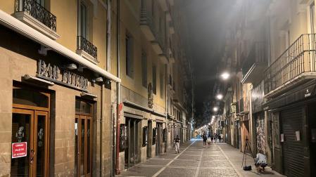 Calles casi vacías este jueves tras el cierre de los bares del Casco Antiguo de Pamplona como protesta por las agresiones a hosteleros.