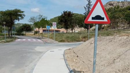 Se mejora el acceso peatonal a la zona de servicios de Valtierra situada en la calle Santa Cruz