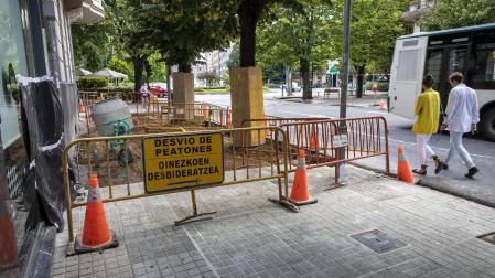 Aspecto que presentan las obras de mantenimiento ordinario en la zona más próxima a Príncipe de Viana y que han causado el revuelo
