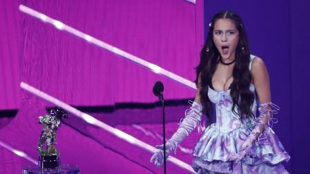 Olivia Rodrigo recoge su premio MTV a la mejor canción del año por 'Driver's License'