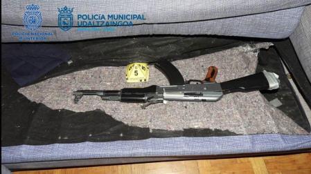 Imágenes de la operación conjunta de la Policía Nacional y la Policía Municipal que ha permitido desarticular dos bandas latinas