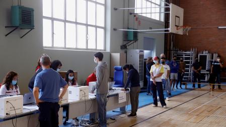 La Comunidad de Madrid comienza a vacunar contra la covid-19 sin necesidad de cita previa en campus universitarios de la región.