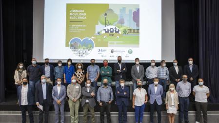 Foto de familia antes de dar comienzo las primeras intervenciones.