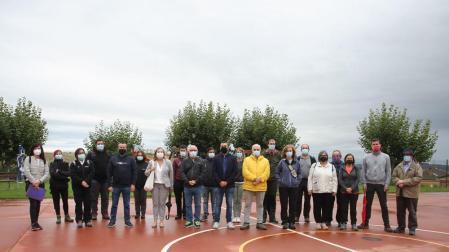 Los participantes, antes de dar comienzo al paseo en Arróniz