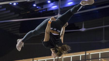 Laura Gamell hizo las delicias del público con sus acrobacias