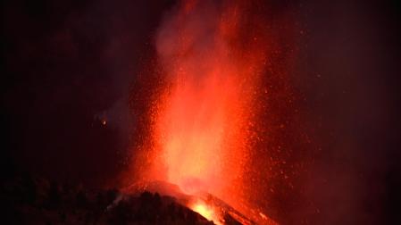 erupcion-volcan-la-palma-noche.jpg