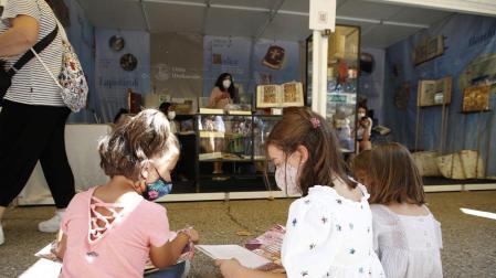Niños, en la Feria del Libro