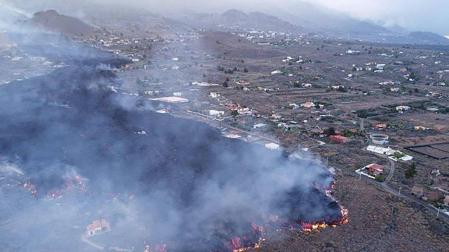 Una imagen aérea en la que se puede apreciar el tamaño de la colada de lava