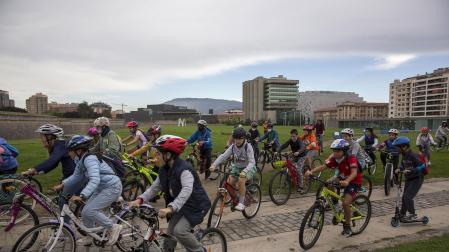 Participantes en la bicicletada de la Vuelta del Castillo.